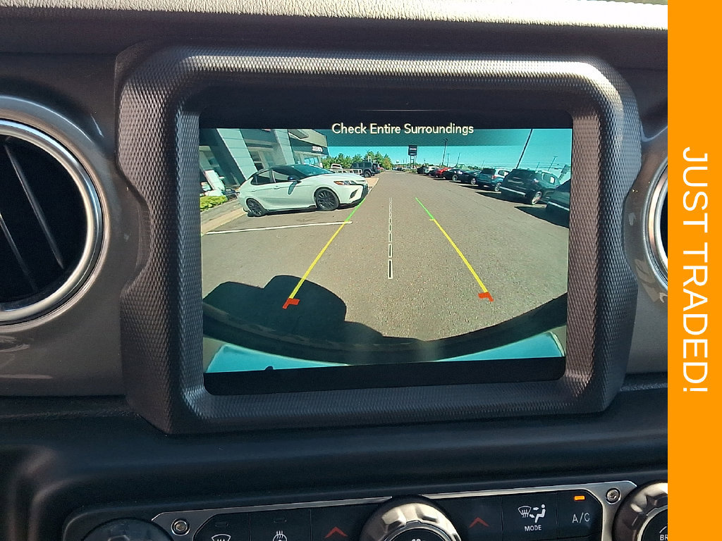 Used 2022 Jeep Wrangler Unlimited Sahara w/ Cold Weather Group AWD/4WD image 17