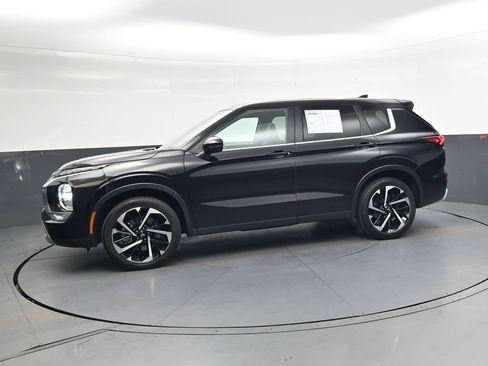 Used 2024 Mitsubishi Outlander SE image 8