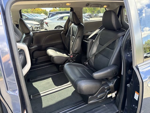 Used 2019 Toyota Sienna SE AWD/4WD image 17