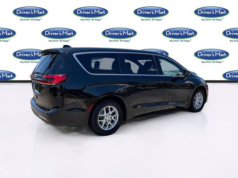 Used 2025 Chrysler Pacifica Select FWD image 7