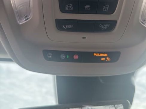 Used 2023 Buick Envision Avenir image 23