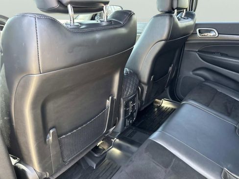 Used 2018 Jeep Grand Cherokee Altitude image 16