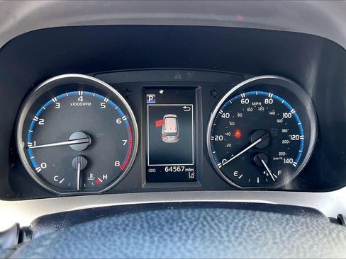 Used 2018 Toyota RAV4 LE FWD image 26