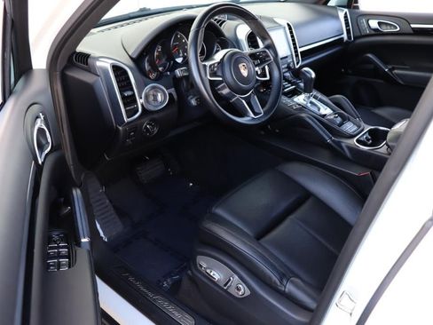 Used 2018 Porsche Cayenne Platinum Edition w/ Premium Package image 15