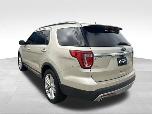 Used 2017 Ford Explorer XLT w/ Equipment Group 202A image 6