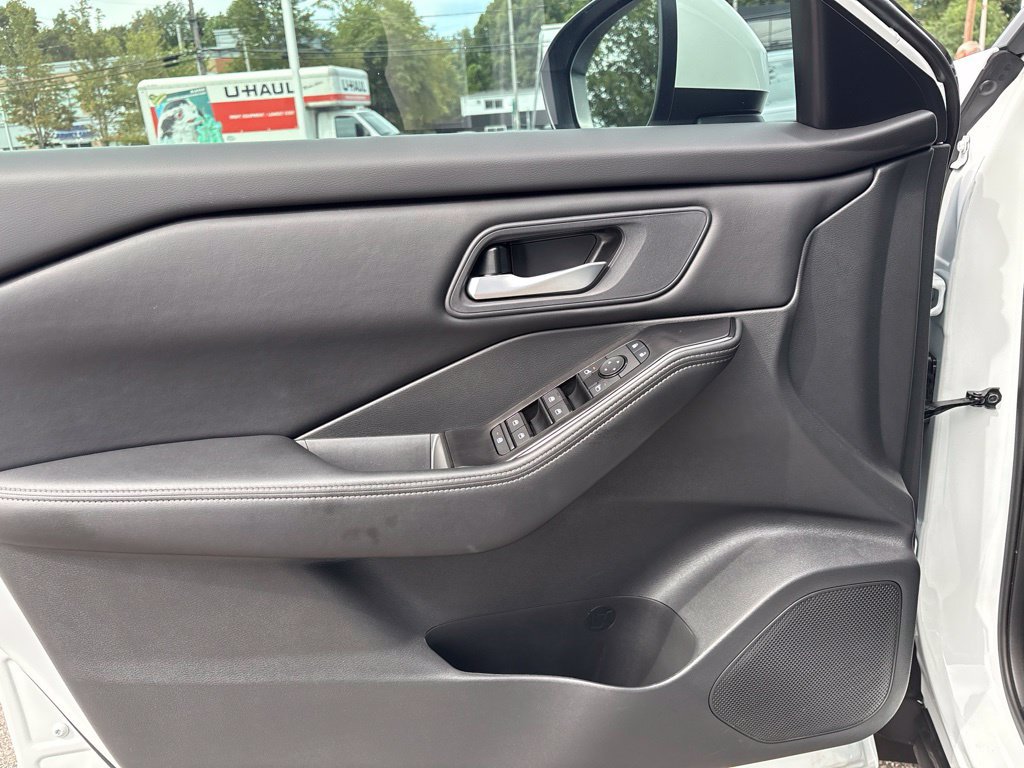 Certified 2026 Nissan Rogue SV AWD/4WD image 10