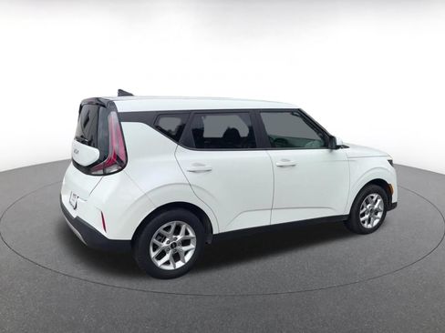 Used 2025 Kia Soul LX w/ LX Technology Package FWD image 14