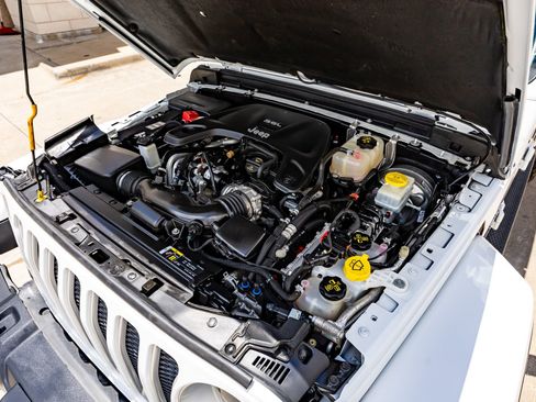Used 2020 Jeep Wrangler Unlimited Sahara AWD/4WD image 39