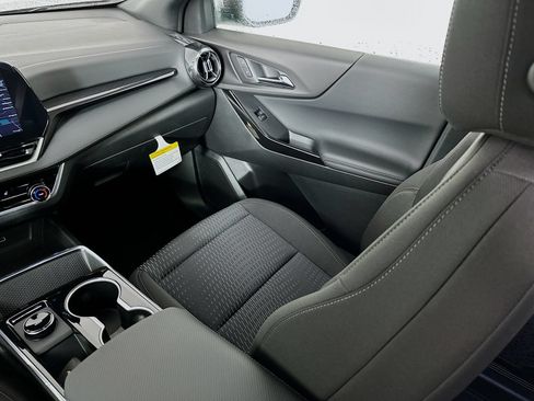 Used 2026 Chevrolet Equinox LT FWD image 24