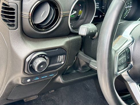 Used 2023 Jeep Wrangler Unlimited Sahara AWD/4WD image 11
