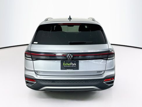 Used 2025 Volkswagen Taos SE AWD/4WD image 7