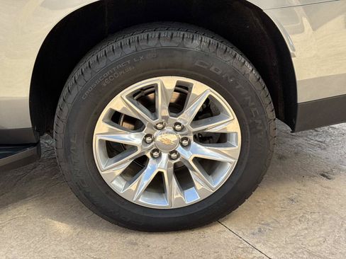 Used 2025 Chevrolet Suburban Premier RWD image 21