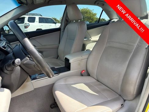 Used 2012 Toyota Camry XLE w/ Convenience Pkg FWD image 8