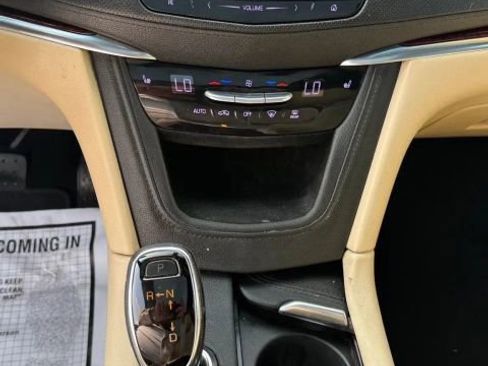 Used 2018 Cadillac XT5 Luxury w/ Driver Awareness Package FWD image 14