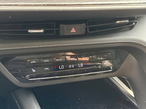 Used 2023 Buick Envision Essence FWD image 16