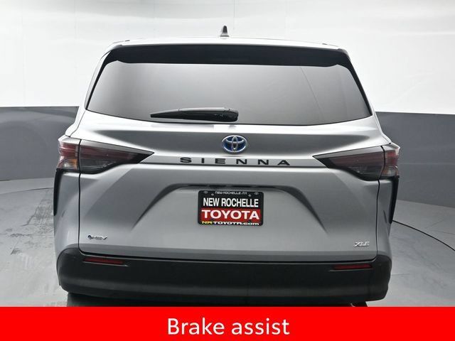 Used 2025 Toyota Sienna XLE FWD image 5