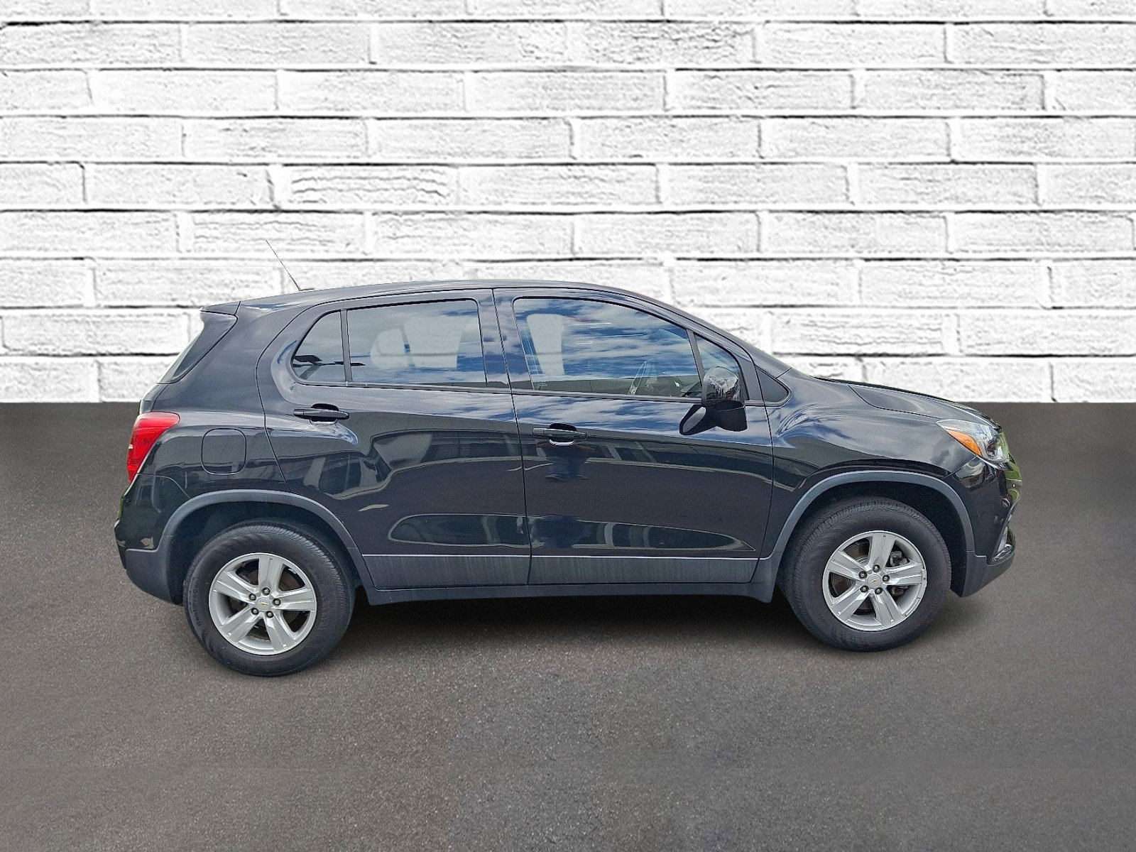 Used 2020 Chevrolet Trax LS AWD/4WD image 8