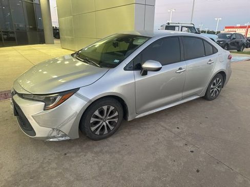 Used 2020 Toyota Corolla LE image 1