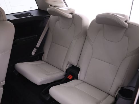 Certified 2023 Volvo XC90 T8 Plus AWD/4WD image 19