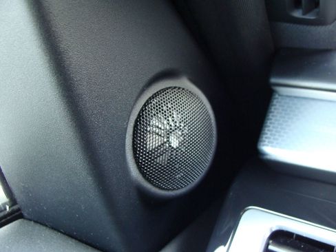 Used 2020 Land Rover Discovery Landmark image 35