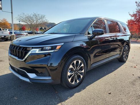 Used 2024 Kia Carnival EX image 21