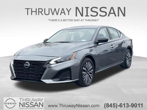 Certified 2025 Nissan Altima 2.5 SV image 1