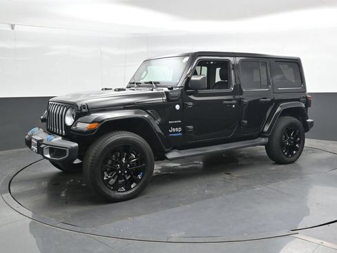 Used 2022 Jeep Wrangler Unlimited Sahara w/ Cold Weather Group AWD/4WD image 7