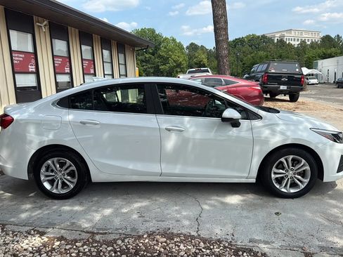 Used 2019 Chevrolet Cruze LT w/ LT Fleet Convenience Package FWD image 4