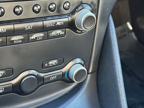 Used 2014 Nissan 370Z Touring w/ Sport Package image 29