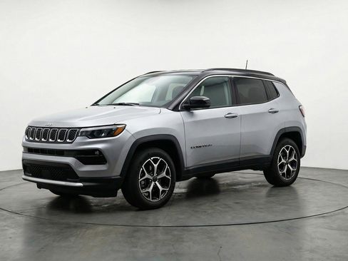 Used 2025 Jeep Compass Limited image 3