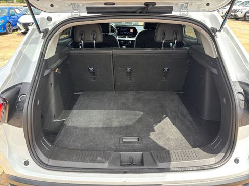 Used 2025 Chevrolet Trax LT FWD image 30