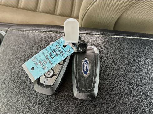 Used 2019 Ford Fusion SE FWD image 19