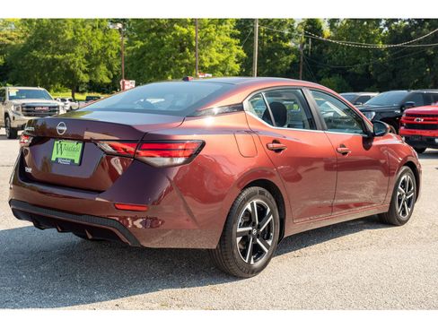 Used 2025 Nissan Sentra SV FWD image 8