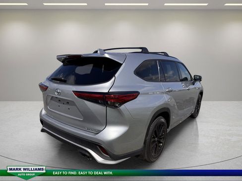 Used 2023 Toyota Highlander XSE AWD/4WD image 4