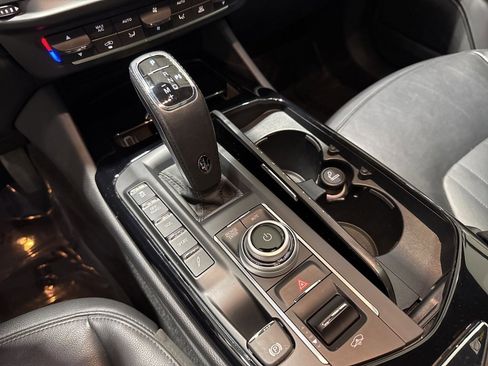 Used 2021 Maserati Levante image 19