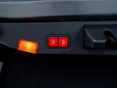 Used 2014 Mercedes-Benz SL 550 image 49