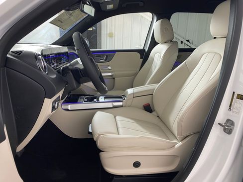 New 2025 Mercedes-Benz GLB 250 4MATIC image 4