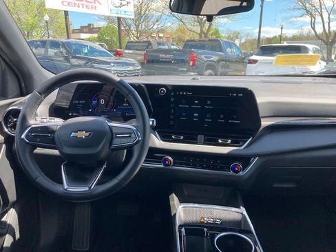 Used 2025 Chevrolet Equinox LT w/ Convenience Package II FWD image 11