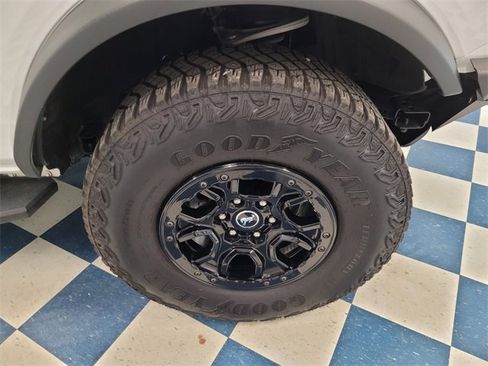 Used 2023 Ford Bronco Wildtrak image 9