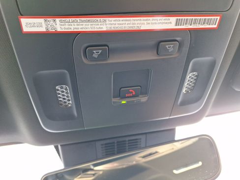 Used 2025 Toyota Camry SE image 29