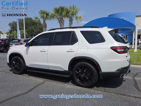 Certified 2025 Honda Pilot Touring image 3