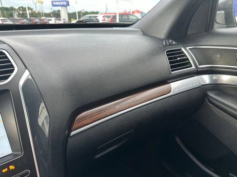 Used 2018 Ford Explorer Limited AWD/4WD image 32