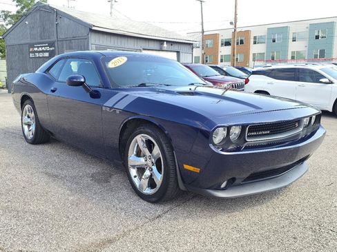 Used 2013 Dodge Challenger R/T RWD image 3