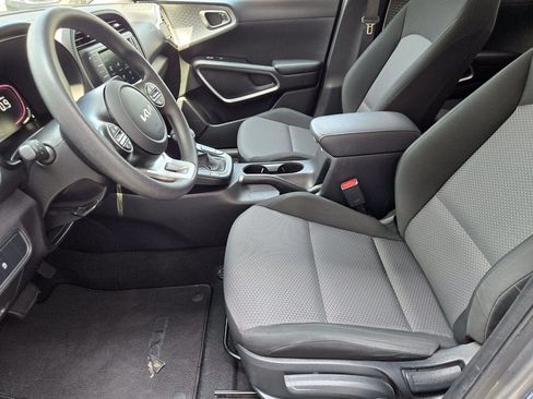 Used 2024 Kia Soul LX w/ Option Group 015 FWD image 8