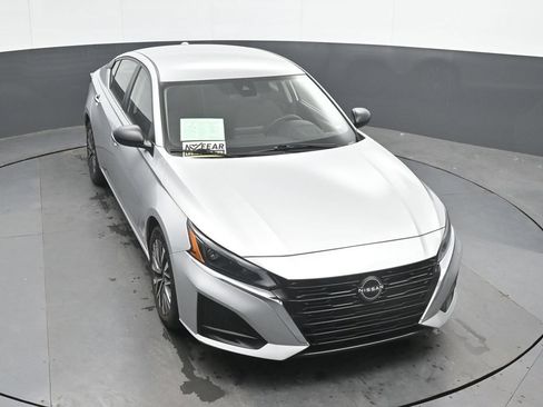 Used 2024 Nissan Altima 2.5 SV FWD image 31