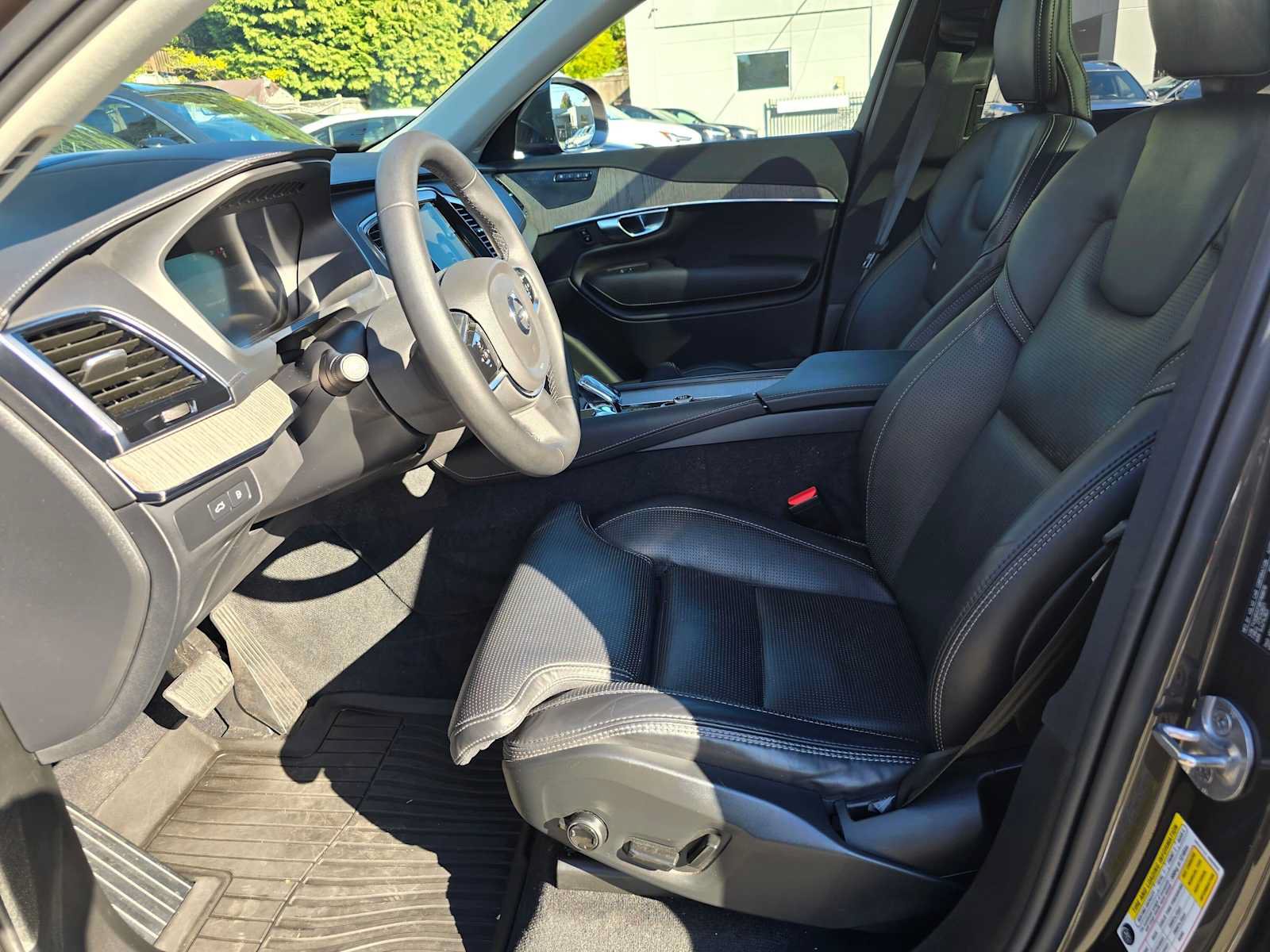 Used 2024 Volvo XC90 T8 Ultimate w/ Protection Package Premier AWD/4WD image 21