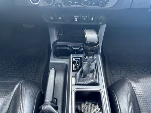 Used 2020 Toyota Tacoma TRD Off-Road image 21