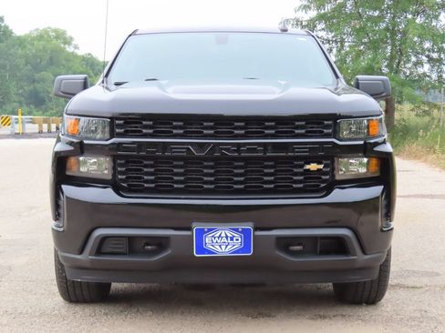 Used 2020 Chevrolet Silverado 1500 Custom w/ Custom Value Package AWD/4WD image 4