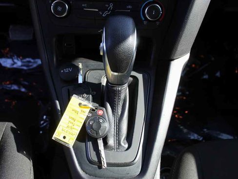 Used 2018 Ford Focus SE FWD image 22