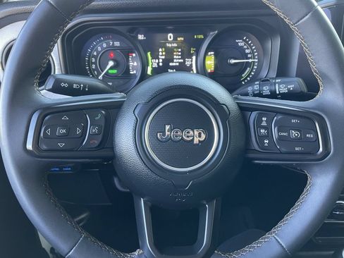 Used 2024 Jeep Wrangler Unlimited AWD/4WD image 33